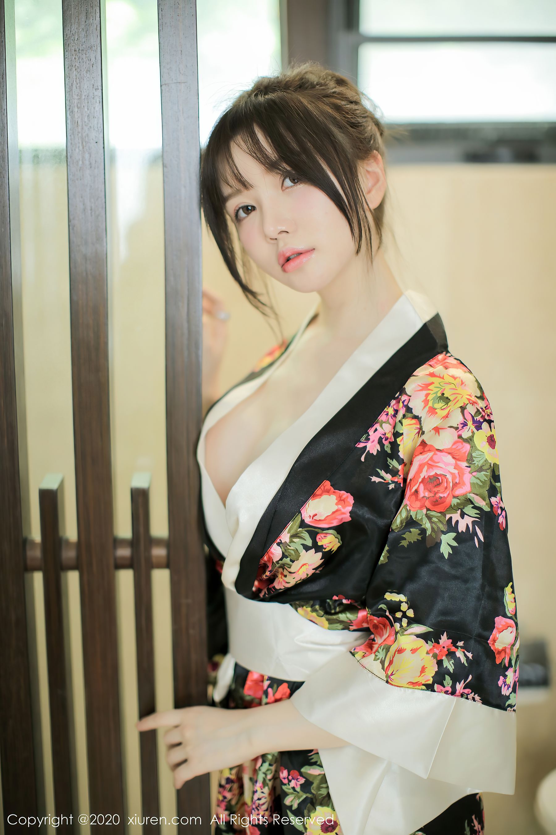 模特@糯美子Mini三亚旅拍写真发布，色彩艳丽的和服，再璀璨的服饰也不及她童颜巨乳绝佳身材夺目-二爷美图分享,Cosplay美图,私房写真,套图下载