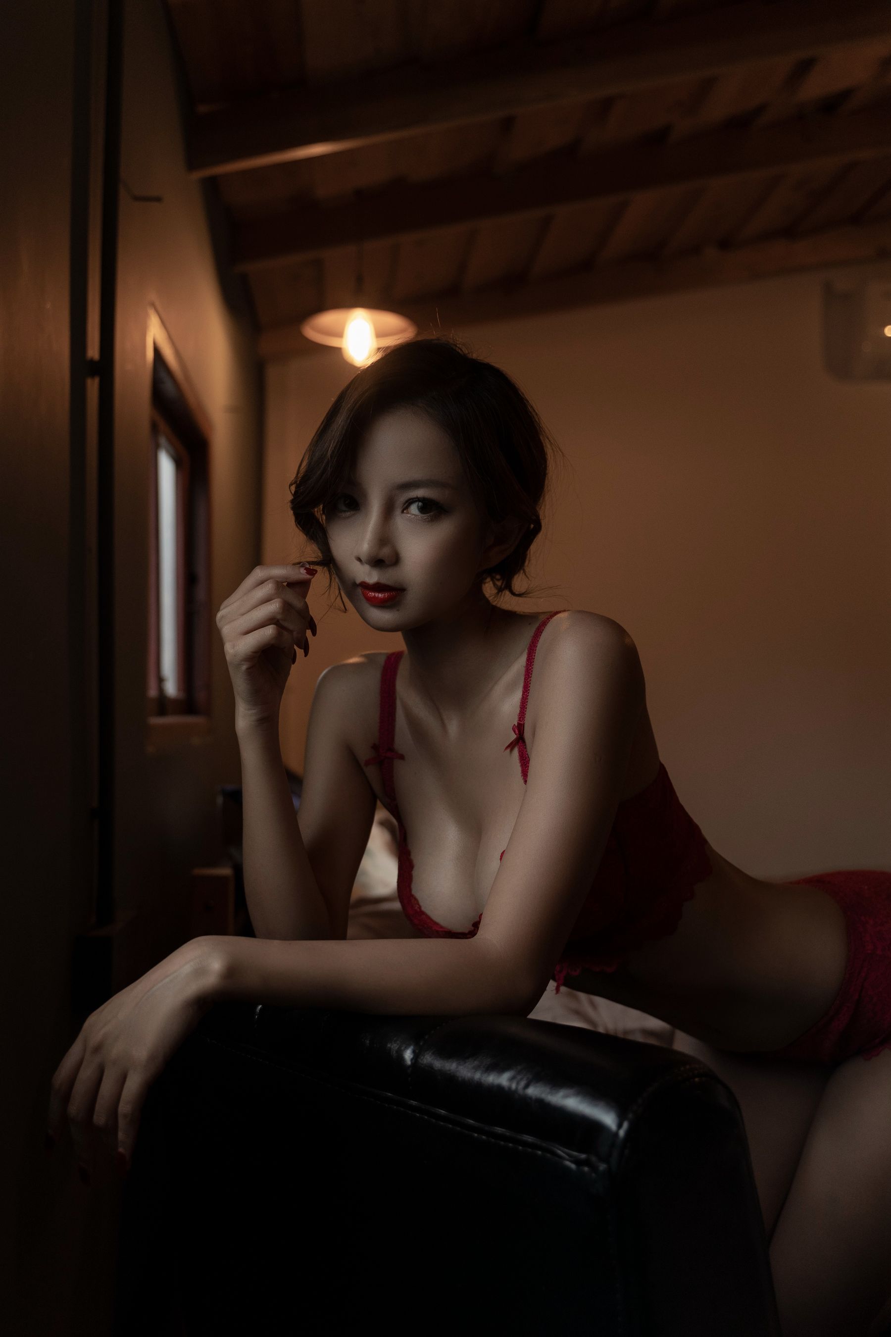 [网红COSER写真] Nicole小月 – 后窗 套图-二爷美图分享,Cosplay美图,私房写真,套图下载