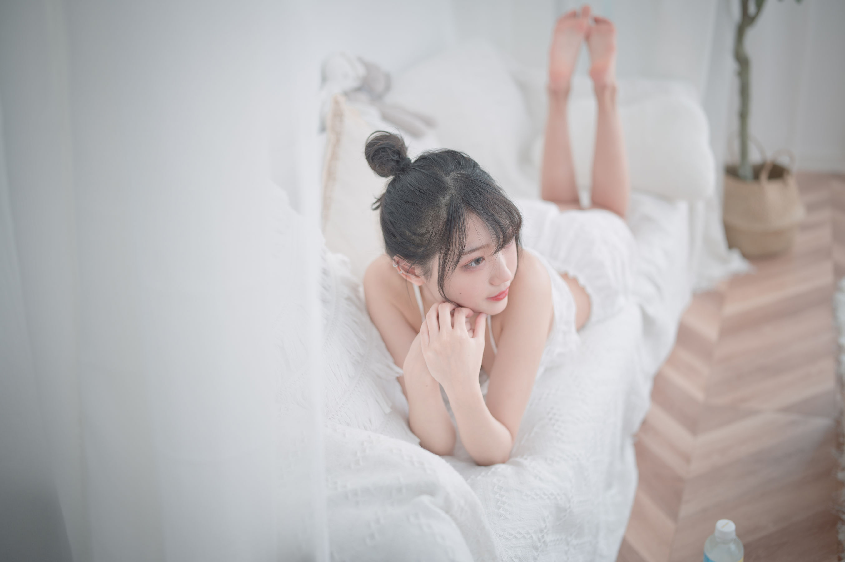 [COS福利] 周叽是可爱兔兔 – 白色睡衣 写真套图-二爷美图分享,Cosplay美图,私房写真,套图下载